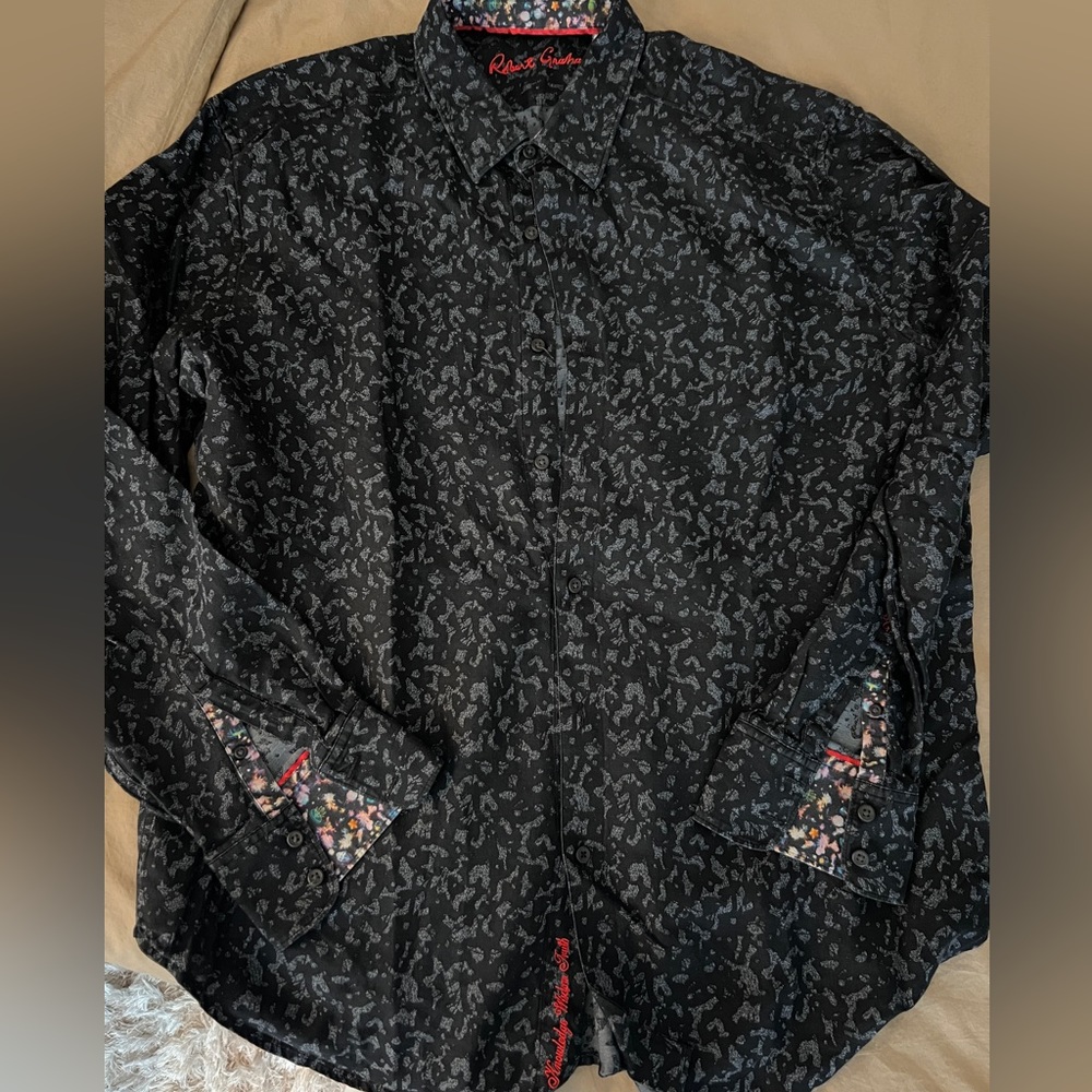 Robert Graham Men’s button down dress shirt